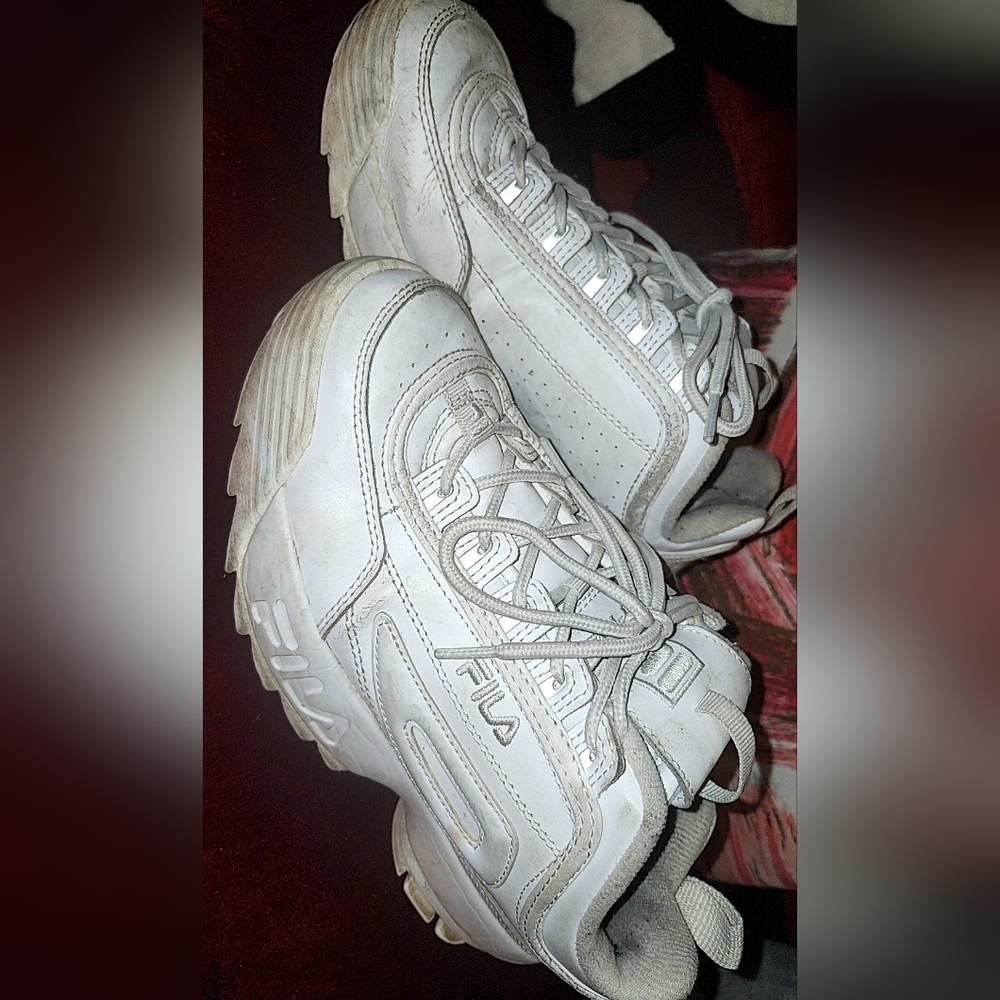 ✨️Fila White Athletic Sneakers✨️
